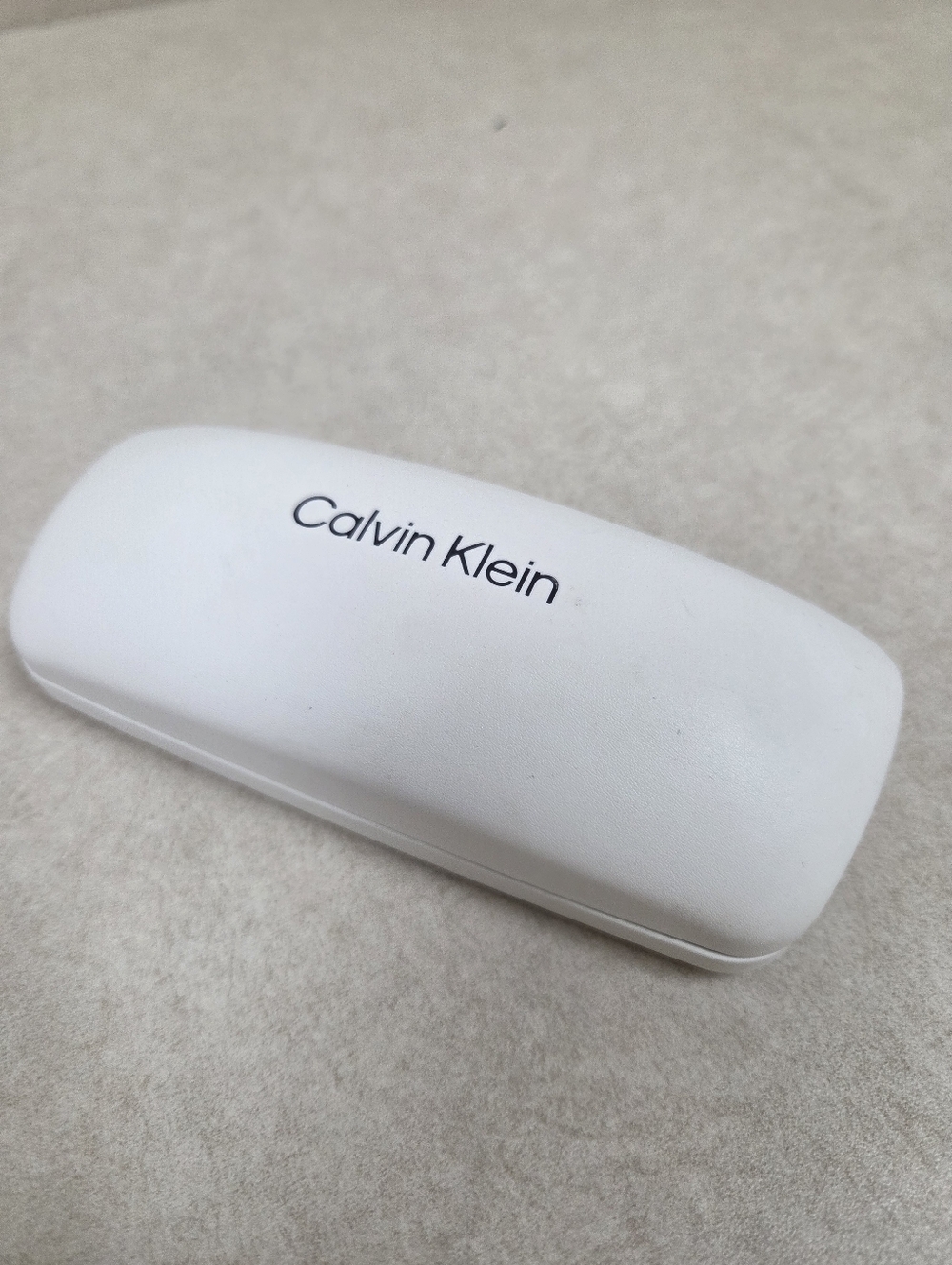 Calvin Klein White Hard Clamshell Eyeglass Case w/ Black Velvet Interior